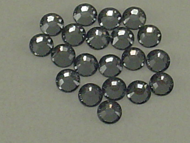 18 pcs. 34ss SILVER NIGHT FLATBACK European Rhinestones